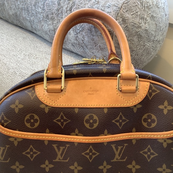 Louis Vuitton Trouville Monogram Classic Top Handle Bag - Picture 6 of 17